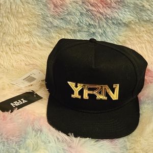 3/$25 🆕 YRN Gold Logo Black Flat Bill Hat